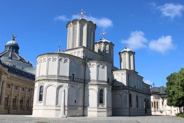 Comment organiser une visite des monastères de Bucovine en Roumanie?