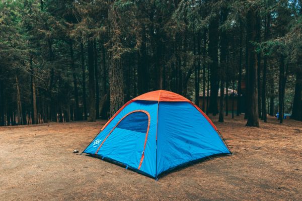 Quels sont les équipements indispensables pour un camping en région de toundra?